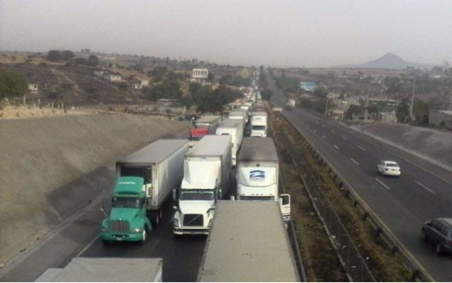 Transporte de carga sufre de 80 a 100 robos al día en el Edomex