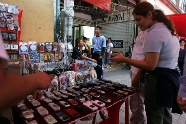 Bebidas alcohólicas, celulares y medicinas ya no se podrán vender en tianguis