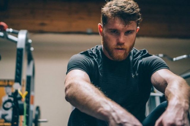 Canelo pospone su pelea hasta diciembre