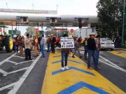 Campesinos paralizan carreteras del Edomex; exigen ser recibidos por AMLO