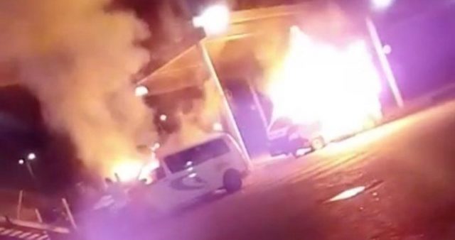Incendian dos unidades de transporte público en Mexibús Ojo de Agua