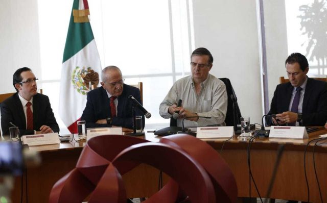 No hay mexicanos detenidos al inicio de redadas; México defenderá a sus connacionales: Ebrard