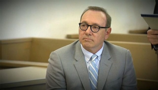 Retiran cargos contra Kevin Spacey por abuso