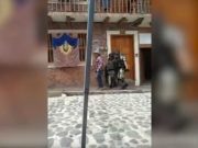 Exhiben a tres elementos de la GN en estado de ebriedad Los agentes fueron captados en video en el municipio de Coatepec, Veracruz