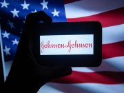 Imponen multa histórica a farmacéutica Johnson & Johnson BBC - Se estima que la compañía J&J fue la responsable de miles de muertes por sobredosis
