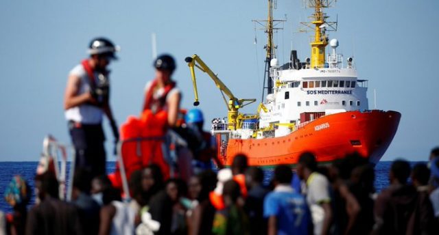 Italia vuelve a bloquear desembarco de naves humanitarias