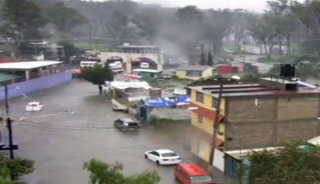 Desbordamiento de río en Nicolás Romero deja afectaciones materiales
