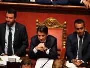 Primer ministro de Italia dimite a su cargo