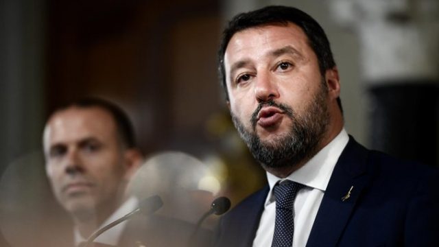 Matteo Salvini autoriza desembarco parcial a buque humanitario