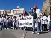Marchan médicos pasantes para exigir mejoras en Hidalgo La silla rota - Marchan médicos pasantes para exigir mejoras en Hidalgo