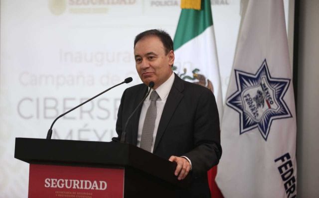 Levantan la mano de Alfonso Durazo para competir por la gubernatura de Sonora Alfonso Durazo adelante en las preferencias para convertirse en el candidato de Morena a la gubernatura de Sonora.