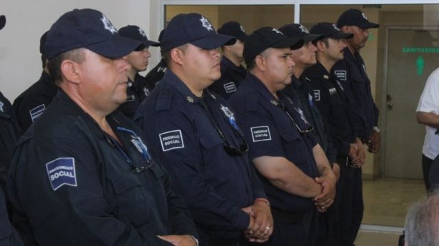 Policías degradados buscarán amparos contra autoridades de Cajeme A 156 uniformados se les bajó de rango, lo que significa una disminución de sus sueldos