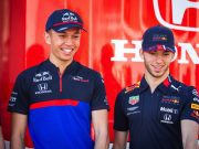 A media campaña Red Bull cambia de piloto Alex Albon será un nuevo piloto de Red Bull: Pierre Gasly de regreso a Toro Rosso