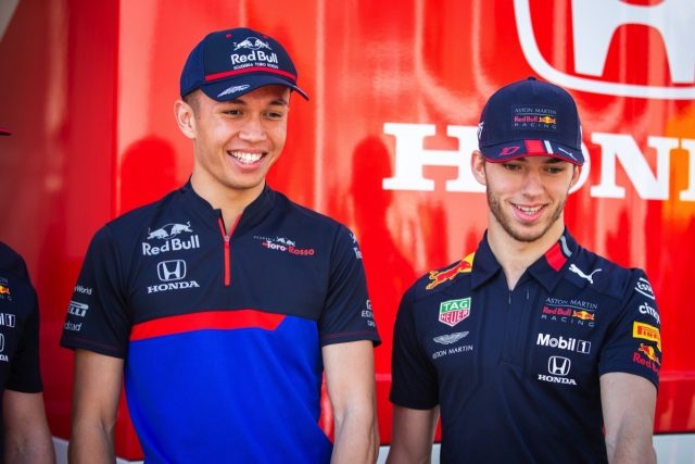 A media campaña Red Bull cambia de piloto Alex Albon será un nuevo piloto de Red Bull: Pierre Gasly de regreso a Toro Rosso