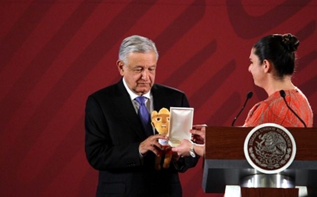 AMLO entrega la medalla de oro 38 a la delegación mexicana Histórica participación de México en Juegos Panamericanos quieren (por la fuerza) que sea un logro de Obrador