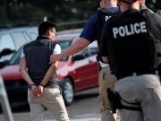 Detienen a 680 migrantes durante redada en Misisipi Se trata del mayor operativo de la década: Matthew Albance