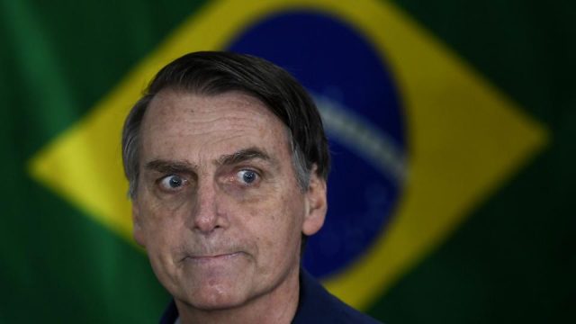 Jair Bolsonaro sugiere que las ONG son responsables por los incendios en el Amazonas Incendios en 2019 ya superaron en 83 % a los registrados en todo 2018