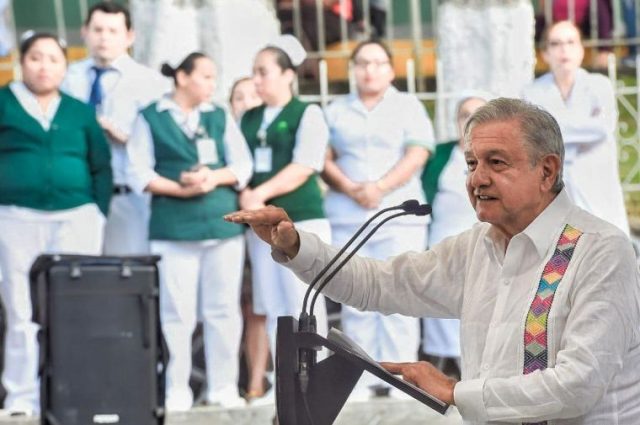 AMLO llama a médicos jubilados a regresar a trabajar «por el bien del pueblo» Hay escasez de personal médico en el sector salud