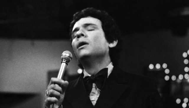 Habrá karaoke masivo en honor a José José Acento - Habrá karaoke masivo en honor a José José