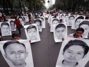 Liberan a 24 policías acusados en la desaparición de los 43 normalistas Ayotzinapa The New York Times - Liberan a 24 policías acusados en la desaparición de los 43 normalistas