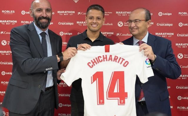 Sevilla FC hizo oficial la llegada de Javier Hernández al club