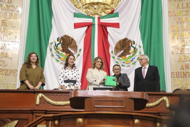 Entrega Sheinbaum su primer informe de labores