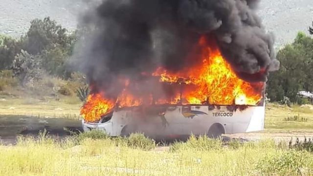 Incendian transporte público en Tepetlaoxtoc