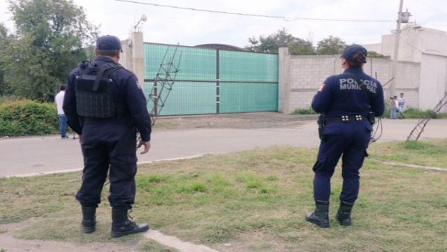 Detienen a uno tras cateo de bodega en Puebla