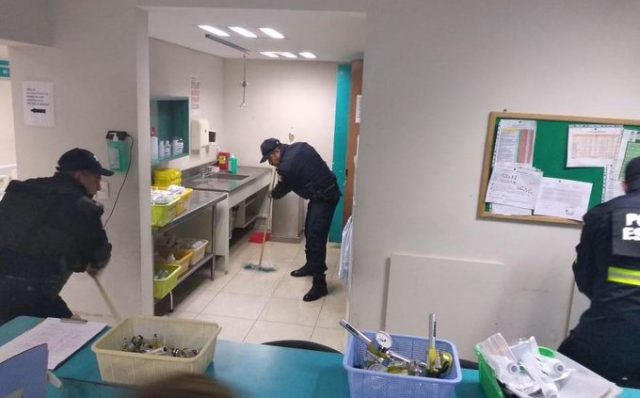 Continúan labores de desinfección en hospital de Ecatepec tras inundación