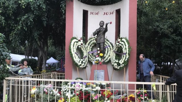 El príncipe ha muerto, ¡qué viva la borrachera! José José López Doriga - El príncipe ha muerto, ¡qué viva la borrachera!