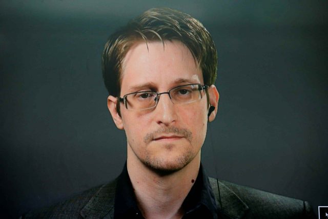 Snowden pide un juicio justo para volver a Estados Unidos Snowden. La silla Rota