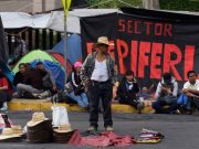 Diputados cancelan sesión de hoy por bloqueos de la CNTE Los maestros exigen que sean aprobadas las leyes secundarias de la reforma educativa