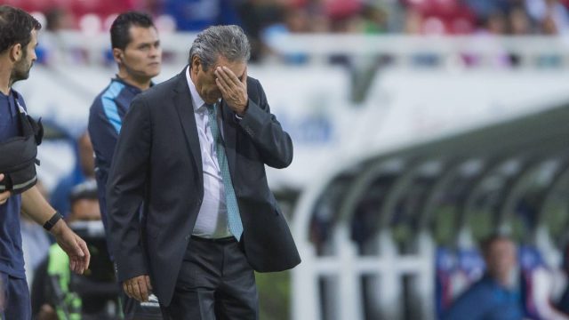 Las Chivas cesaron a Tomás Boy previo al Clásico Nacional Con solo 11 puntos de 30 posibles, el Jefe Boy dejó de ser el técnico del rebaño