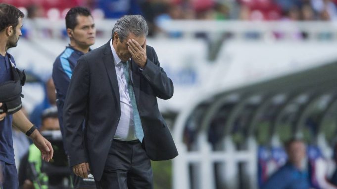 Con solo 11 puntos de 30 posibles, el Jefe Boy dejó de ser el técnico del rebaño