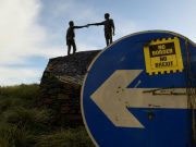 Juncker ve cerca la amenaza de un Brexit duro El Gobierno británico se niega a aceptar la salvaguardia irlandesa para avanzar en los acuerdos con Bruselas