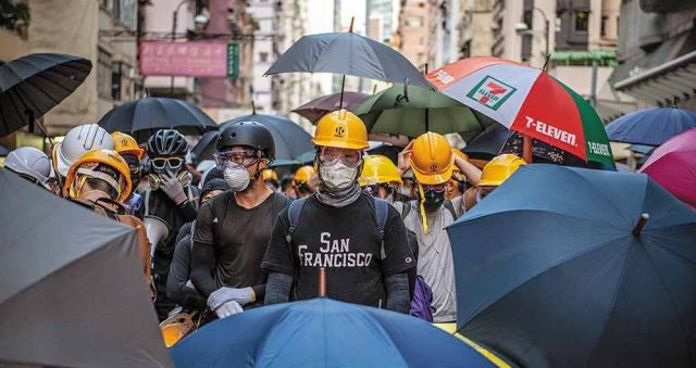 Caos en Hong Kong previo a las celebraciones por el Día Internacional de China Hasta 12 mil militares desplegados en Hong Kong representan el mayor desplegué armado en la ciudad desde 1997
