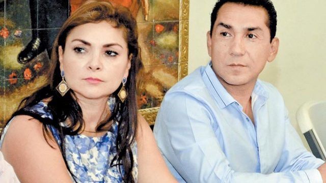 José Luis Abarca y su esposa con un pie fuera de la cárcel José Luis Abarca se mantiene en prisión por su presunta participación en el homicidio de Arturo Hernández