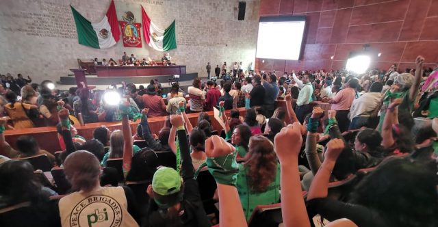 El Congreso de Oaxaca votó a favor de la despenalización del aborto Con 24 votos a favor y 10 en contra, Oaxaca se convirtió en la segunda entidad en despenalizar el aborto.