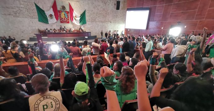 Con 24 votos a favor y 10 en contra, Oaxaca se convirtió en la segunda entidad en despenalizar el aborto.