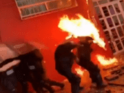 Vecinos de Álvaro Obregón intentan quemar a policías que pretendían desalojarlos Es el segundo enfrentamiento entre policías e inquilinos en menos de una semana