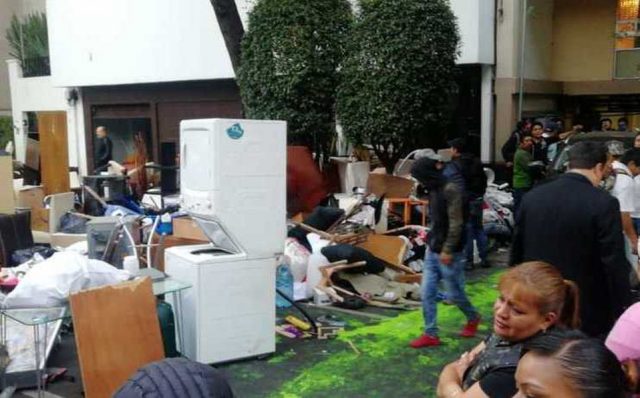 Desalojan a 17 familias de edificio en la colonia del Valle Afectados exigieron a las autoridades capitalinas intervenir en el caso