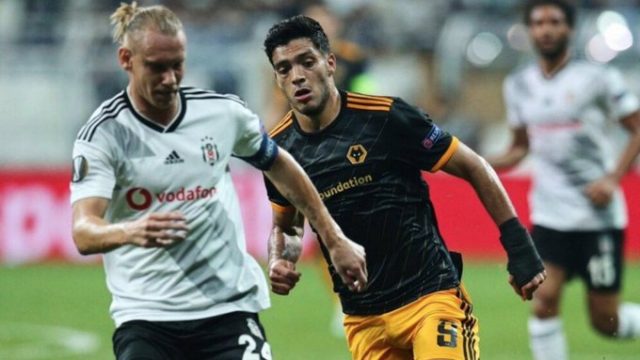 Jiménez no anota pero ganan los Wolves en Europa League