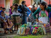 La invisibilización de las comunidades indígenas no comerciales La comunidad de Santa María Ixcatlán alberga a los últimos ocho hablantes de ixcateco