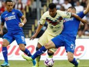 Cruz Azul se burla del América tras golearlo en el clásico