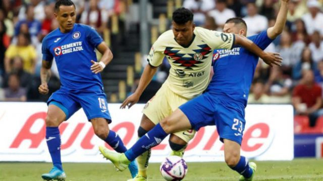 Cruz Azul se burla del América tras golearlo en el clásico