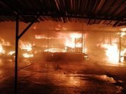 Incendio destruyó gran parte de Central de abastos de Ixtapaluca