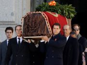 Acusan a Pedro Sánchez de aprovechar exhumación de Franco como campaña política Los restos del exdictador fueron exhumados del Valle de los Caídos y trasladados al cementerio de Mingorrubio