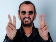 Develan estatua de Ringo Starr en Beverly Hills Bilboard - Develan estatua de Ringo Starr en Beverly Hills