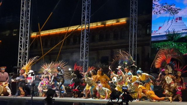 Ópera Monumental Motecuhzoma II, ¡no te la puedes perder! Gran éxito en la primera de dos representaciones en la Plaza de la Constitución de la Ciudad de México