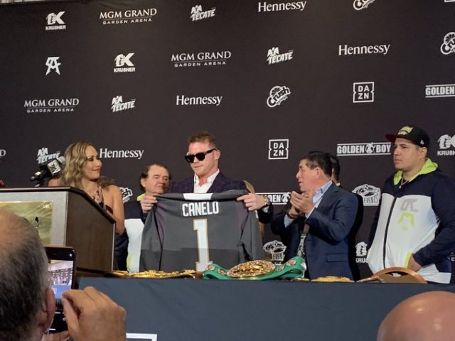 Canelo se dice satisfecho por noquear a Kovalev
